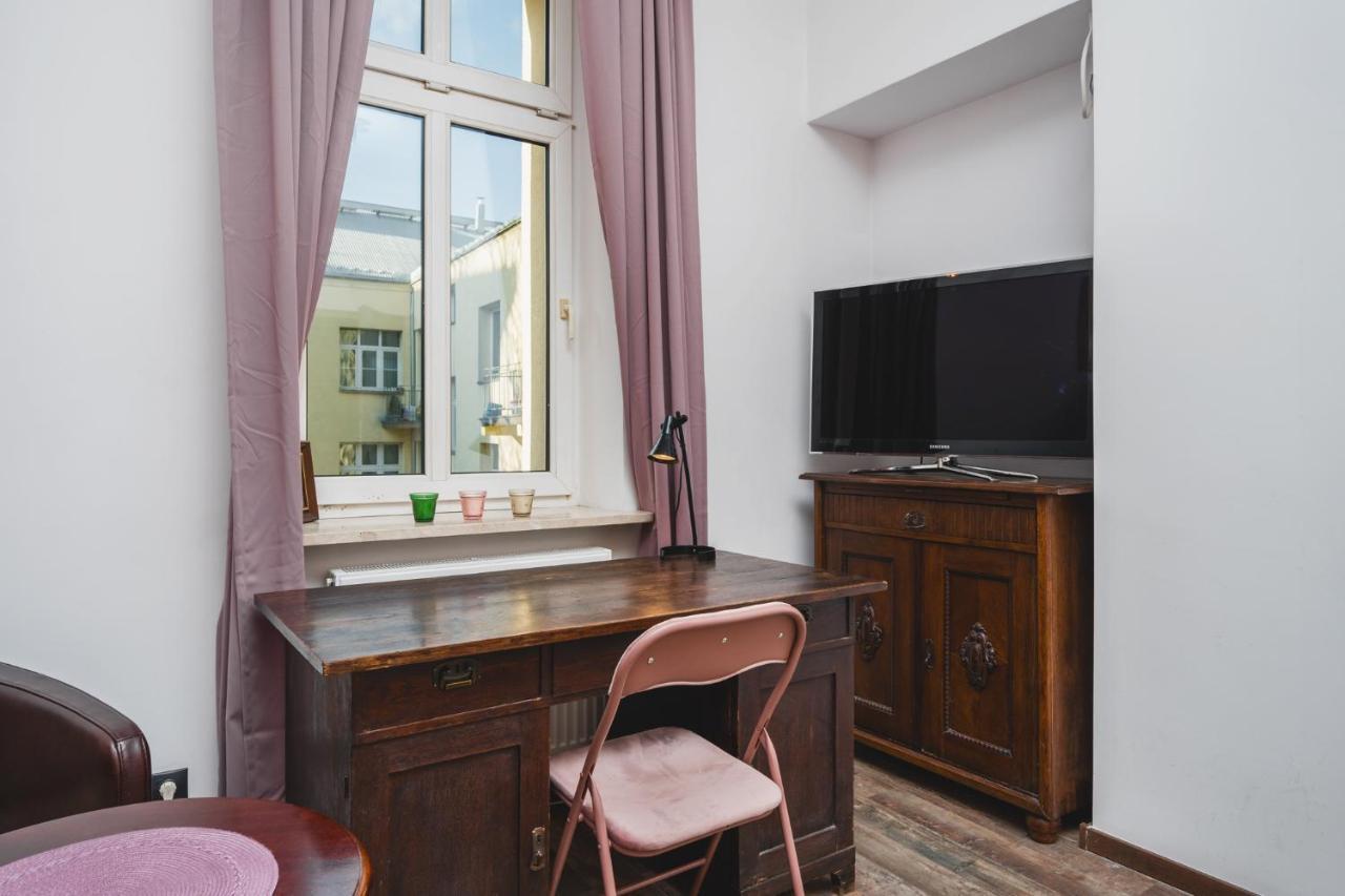 Riverside Center With Classic Vibes - By Upstairs Krakau