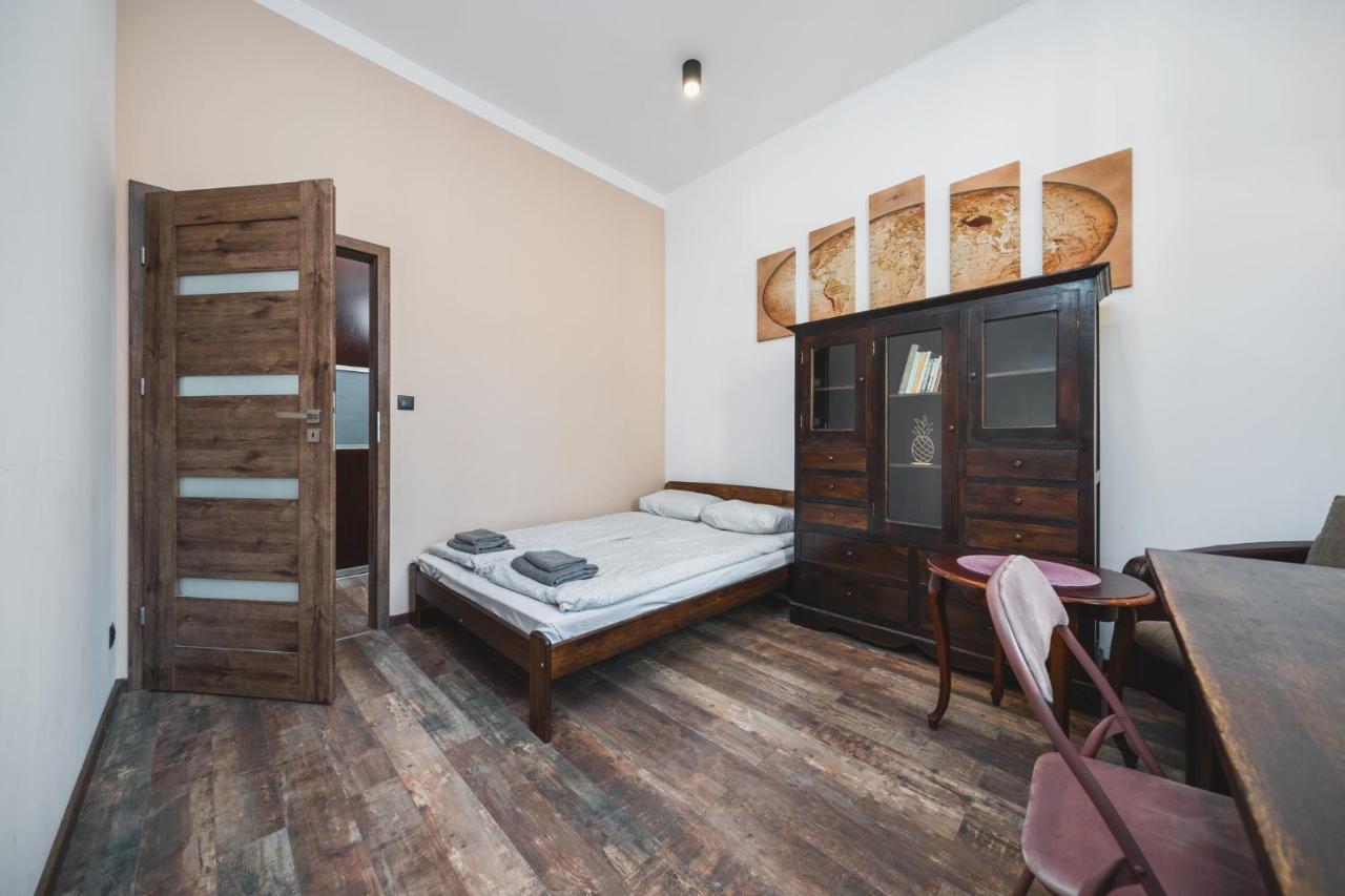 Riverside Center With Classic Vibes - By Upstairs Apartment Krakau